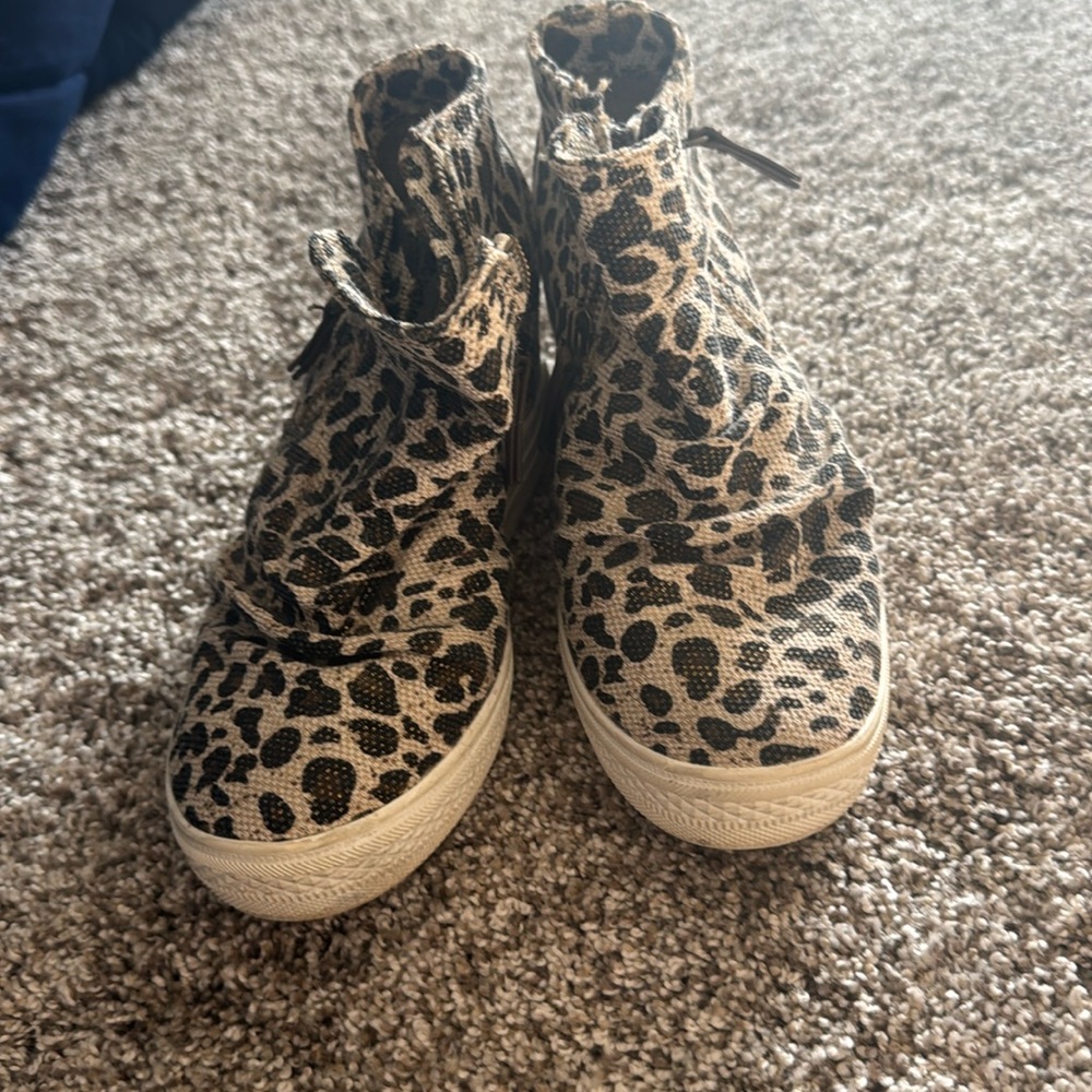 Wedge shoes size 8 leopard print. Very comfy. Only wore a handful of times.
